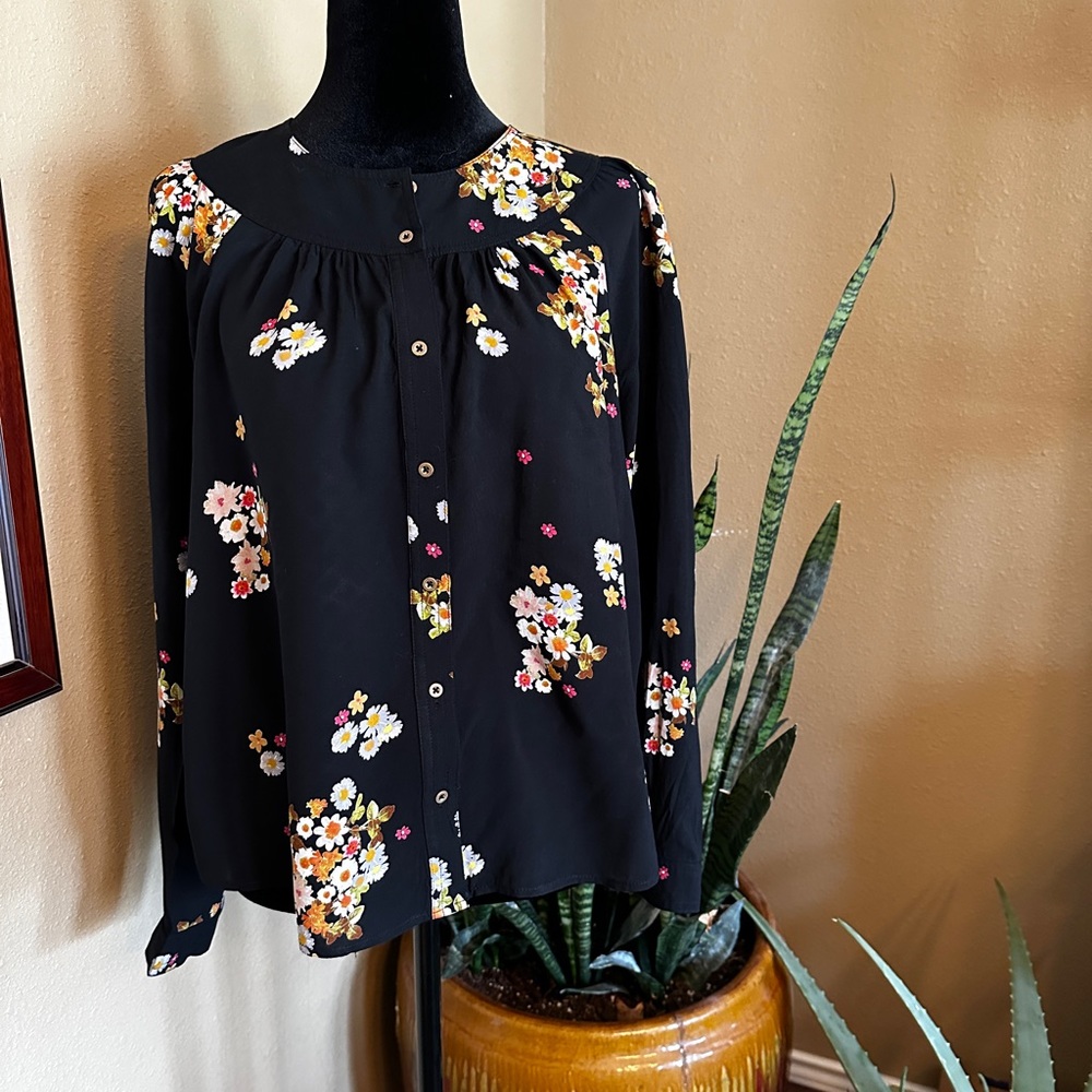 Maeve by Anthropologie-Ashbury. Black floral button front blouse-M